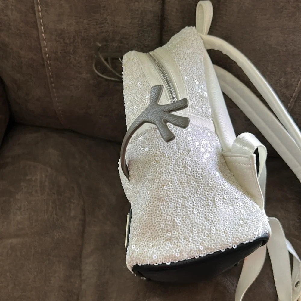 Disney lounge, light, Olaf sequin white with brown and orange trim 8 x 9 x 3 APX